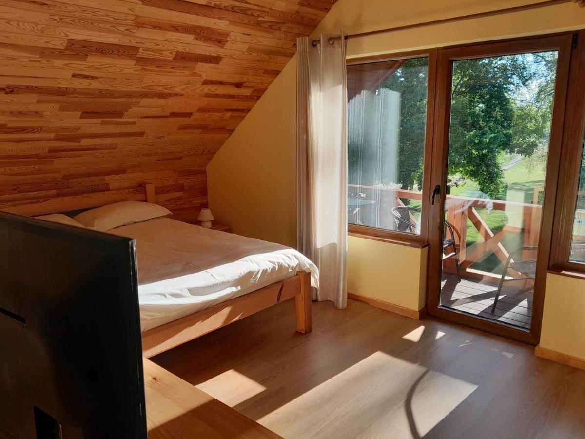 Guest House Vilcini แบร์นาติ ภายนอก รูปภาพ