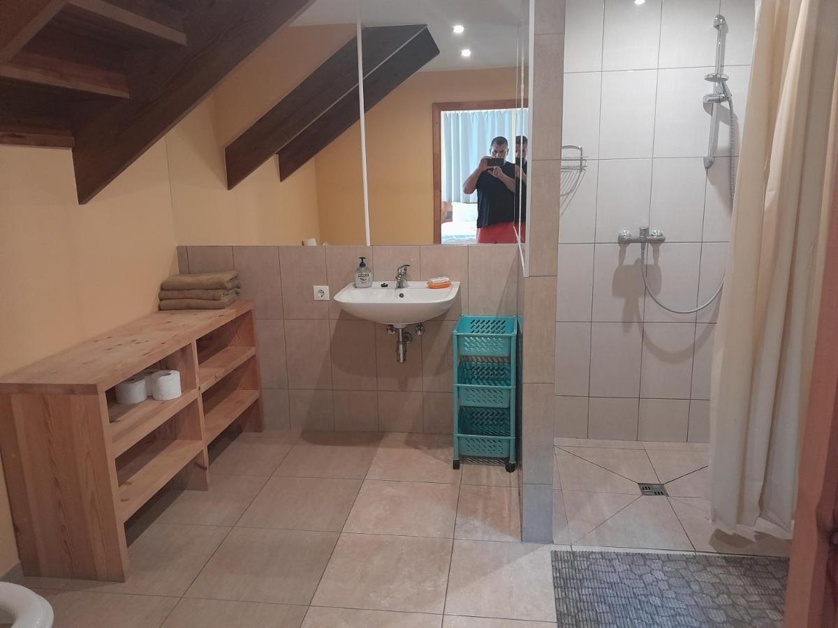 Guest House Vilcini แบร์นาติ ภายนอก รูปภาพ