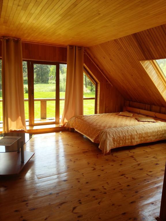 Guest House Vilcini แบร์นาติ ภายนอก รูปภาพ